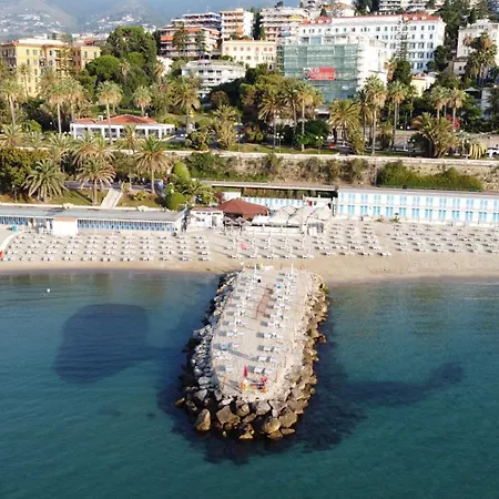 Pico 51 Апартаменти Санремо